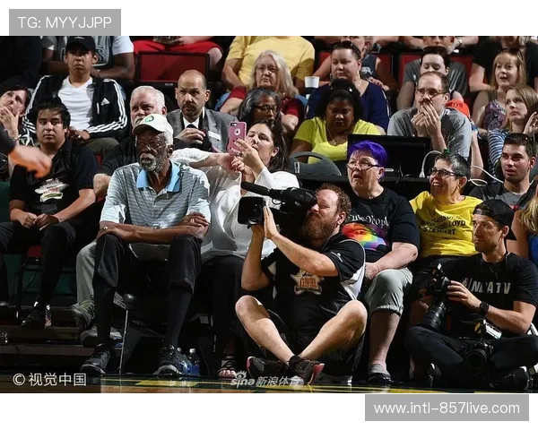 社区活动:全明星周末期间NBA球员参与多项社区服务项目 社区活动:全明星周末期间NBA球员参与多项社区服务项目